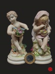 2 estatuetas vintage de crianças em biscuit alemão (Inverno e Primavera) - 12,5 cm alt. (1 com pescoço colado e faltam 3 dedinhos). 
