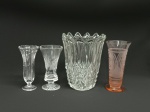4 vasos de vidro de diferentes formatos e tamanhos - 14 cm d x 19 cm alt o maior.