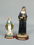 Santa Rita e Nossa Sra. Milagrosa em resina policromada com base de madeira - 20,5 cm alt a maior.