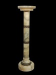 Antiga coluna em alabastro - 24 cm d x 90 cm alt. (com restauro e batidas - favor verificar).