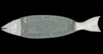 Grande travessa para servir pescado, confeccionada em acrílico com as extremidades em alumínio, anos 80 - 84 cm comp.