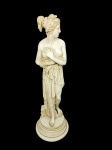 Escultura Banhante de uma releitura da obra de Canova, feita em gesso, 60 cm alt.