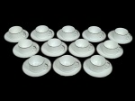 Conjunto vintage em porcelana marca Renner com: 11 xícaras e 12 pires para chá.