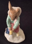 ROYAL DOULTON BUNNYKINS "GIRL SKATER" (DB153)  Belíssima estatueta vintage em porcelana ingl