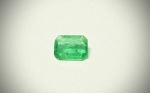 Esmeralda Verde 0,65 CT 100% Natural. Peso Total 0,65 ct. Dimensão: 7x 5 mm. Cor: Verde. Lapidação: Retangular. Quantidade de pedra 1 unidade. Codigo: 3656