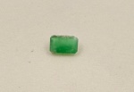  Esmeralda Verde 0,46 ct 100% Natural, Peso total: 0,46 ct, Dimensão: 6,3 x 4,15 x 2,3 mm, Cor: Verde , Lapidação: Retangular facetada , Tratamento: 100% natural , Código: F-790