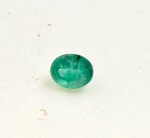 Esmeralda Verde 0,74 CT 100% Natural. Peso Total 0,74 ct. Dimensão: 6x 5 mm. Cor: Verde. Lapidação: Oval. Quantidade de pedra 1 unidade. Codigo: 3665