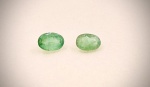 Esmeralda Verde 0,9 ct 100% Natural. Peso total: 0,9 ct. Dimensão: 6X4 x  x  mm. Cor: Verde . Lapidação: Oval facetada. Quantidade : 2 unidades. . Tratamento: 100% Natural . Código: F-2712