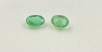 Esmeralda Verde 0,98 ct 100% Natural. Peso total: 0,98 ct. Dimensão: 6X4 x  x  mm. Cor: Verde . Lapidação: Oval facetada. Quantidade : 2 unidades. . Tratamento: 100% Natural . Código: F-2710