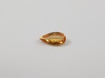 Topazio Imperial  Pessego/Amarelo 0,925 ct 100% Natural. Peso total: 0,925 ct. Dimensão: 9,88 x 4,78 x 2,65 mm. Cor: Pessego/Amarelo . Lapidação: Gota facetada . Tratamento: 100% Natural  . Código: F-1406