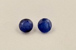 Par de Safira Azul 3,47 ct com tratamento Glass Filled. Peso total: 3,47 ct. Dimensão: 7 x  / 7 x  mm. Cor: Azul . Lapidação: Redonda.  Quantidade de pedras: 2 unidades  Código: 3727