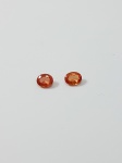 Par de Safira  Laranja 0,61 ct 100% Natural. Peso total: 0,61 ct. Dimensão: 4,45 x 3,6 x 2,06 / 4,6 x 3,7 x 2 mm. Cor: Laranja . Lapidação: Oval facetada . Tratamento: 100% Natural  Código: F-1453