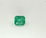 Esmeralda Verde 1,03 CT 100% Natural. Peso Total 1,03 ct. Dimensão: 6,4 x 5,8 mm. Cor: Verde. Lapidação: Retangular. Quantidade de pedra 1 unidade. Codigo: 3655
