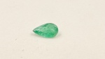 Esmeralda Verde 0,85 CT 100% Natural. Peso Total 0,85 ct. Dimensão: 9 x 5 mm. Cor: Verde. Lapidação: Gota. Quantidade de pedra 1 unidade. Codigo: 3670