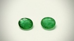 Par de Esmeralda Verde 1,68 ct 100% Natural. Peso total: 1,68 ct. Dimensão: 7 x 6 mm. Cor: Verde . Lapidação: Oval Facetado. Quantidade : 2 unidades. Código: F-3413