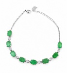 Elegante e atemporal pulseira em Prata Esterlina 925 com banho em Rodio Branco e Esmeralda 100% Natural. Pedra Principal: Esmeralda / Cor da pedra principal: Verde / Peso total da peça:4,95 gramas  /  Dimensão da pedra  principal: 7 x 5 mm  / lapidacao: oval./ total de pedras: 8 unidades