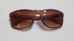 Óculos de sol clássico Oakley Holbrook possuem uma armação marrom com textura amadeirada. Detalhes conforme fotos, _(ºLº)_ Caso necessite, tire todas suas dúvidas via atendimento personalizado por WhatsApp: (11) 98681-9377. Não deixe para última hora! Antecipadamente agradecemos pelo seu lance. Sem testes ou garantias futuras de originalidade, funcionalidade, material ou procedência.