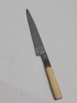 Faca antiga e original da tradicional marca Napoli, um exemplar clássico de cutelaria nacional. Cabo em placas de osso de boi e lâmina feita em aço carbono forjado. Apresenta marcas naturais de oxidação e desgaste pelo tempo. Aprox. 10 cm Detalhes conforme fotos, _(ºLº)_ Caso necessite, tire todas suas dúvidas via atendimento personalizado por WhatsApp: (11) 98681-9377. Não deixe para última hora! Antecipadamente agradecemos pelo seu lance. Sem testes ou garantias futuras de originalidade, funcionalidade, material ou procedência.