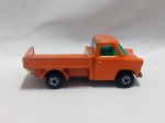MATCHBOX - Matchbox Ford Transit laranja da série Superfast, fabricada na Inglaterra pela Lesney. O modelo é o número 66 da linha, datado de 1977 em escala 1:64. Detalhes conforme fotos, _(ºLº)_ Caso necessite, tire todas suas dúvidas via atendimento personalizado por WhatsApp: (11) 98681-9377. Não deixe para última hora! Antecipadamente agradecemos pelo seu lance. Sem testes ou garantias futuras de originalidade, funcionalidade, material ou procedência.