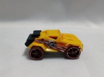 HOT WHEELS - Carrinho Hot Wheels RD-05 amarelo da série Thrill Racers - Jungle de 2011. Faz parte da coleção na escala 1:64 fabricada pela Mattel. Detalhes conforme fotos, _(ºLº)_ Caso necessite, tire todas suas dúvidas via atendimento personalizado por WhatsApp: (11) 98681-9377. Não deixe para última hora! Antecipadamente agradecemos pelo seu lance. Sem testes ou garantias futuras de originalidade, funcionalidade, material ou procedência.