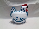 Porta-condimentos de galinha da marca Maggi, com design retrô branco e azul. Detalhes conforme fotos, _(ºLº)_ Caso necessite, tire todas suas dúvidas via atendimento personalizado por WhatsApp: (11) 98681-9377. Não deixe para última hora! Antecipadamente agradecemos pelo seu lance. Sem testes ou garantias futuras de originalidade, funcionalidade, material ou procedência.