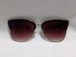 Armação de metal dourado com detalhes em marrom/tartaruga e lentes degradê, modelo gatinho. Detalhes conforme fotos, _(ºLº)_ Caso necessite, tire todas suas dúvidas via atendimento personalizado por WhatsApp: (11) 98681-9377. Não deixe para última hora! Antecipadamente agradecemos pelo seu lance. Sem testes ou garantias futuras de originalidade, funcionalidade, material ou procedência.