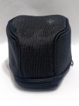 Bolsa de transporte Nikon SS-R200 para flash speedlight. Estojo na cor preta, tecido resistente com fecho de zíper da marca Nikon. Detalhes conforme fotos, _(ºLº)_ Caso necessite, tire todas suas dúvidas via atendimento personalizado por WhatsApp: (11) 98681-9377. Não deixe para última hora! Antecipadamente agradecemos pelo seu lance. Sem testes ou garantias futuras de originalidade, funcionalidade, material ou procedência.