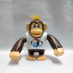 Macaco Interativo Chimpy da marca Candide, modelo 3300. Ele possui sensores de toque na orelha e na barriga que ativam movimentos, danças e sons. O macaco mede aproximadamente 15 cm e tem braços motorizados que permitem andar e fazer posturas engraçadas. Sem testes. Detalhes conforme fotos, _(ºLº)_ Caso necessite, tire todas suas dúvidas via atendimento personalizado por WhatsApp: (11) 98681-9377. Não deixe para última hora! Antecipadamente agradecemos pelo seu lance. Sem testes ou garantias futuras de originalidade, funcionalidade, material ou procedência.