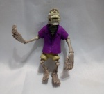 Figura articulada do personagem `Dead Juju` da coleção Tak e a Magia de Juju. boneco lançado pelo McDonald`s em 2005 como parte de uma promoção de brinquedos. O esqueleto veste uma camisa roxa, shorts beges e possui olhos que brilham no escuro. Detalhes conforme fotos, _(ºLº)_ Caso necessite, tire todas suas dúvidas via atendimento personalizado por WhatsApp: (11) 98681-9377. Não deixe para última hora! Antecipadamente agradecemos pelo seu lance. Sem testes ou garantias futuras de originalidade, funcionalidade, material ou procedência.