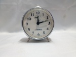 Relógio despertador mecânico Herweg com caixa de metal cromado. O modelo possui mostrador branco com numeração árabe preta e funciona a corda manual. Detalhes conforme fotos, _(ºLº)_ Caso necessite, tire todas suas dúvidas via atendimento personalizado por WhatsApp: (11) 98681-9377. Não deixe para última hora! Antecipadamente agradecemos pelo seu lance. Sem testes ou garantias futuras de originalidade, funcionalidade, material ou procedência.