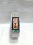 Faixa branca de Jiu-Jitsu da marca Guerreiro de Judá. O produto é confeccionado em material de sarja 100% algodão para resistência e durabilidade. Possui uma ponta preta específica para graduação. Detalhes conforme fotos, _(ºLº)_ Caso necessite, tire todas suas dúvidas via atendimento personalizado por WhatsApp: (11) 98681-9377. Não deixe para última hora! Antecipadamente agradecemos pelo seu lance. Sem testes ou garantias futuras de originalidade, funcionalidade, material ou procedência.