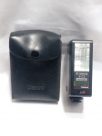 Flash Eletrônico Canon Speedlite A-33 com capa protetora de couro. Projetado para uso com câmeras analógicas de 35mm. Possui modos de operação automático e manual. Funciona com pilhas AA. Detalhes conforme fotos, _(ºLº)_ Caso necessite, tire todas suas dúvidas via atendimento personalizado por WhatsApp: (11) 98681-9377. Não deixe para última hora! Antecipadamente agradecemos pelo seu lance. Sem testes ou garantias futuras de originalidade, funcionalidade, material ou procedência.