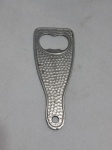Abridor de garrafa antigo da marca Hércules, popular nos anos 80. É confeccionado em aço inoxidável e apresenta um acabamento martelado característico. Detalhes conforme fotos, _(ºLº)_ Caso necessite, tire todas suas dúvidas via atendimento personalizado por WhatsApp: (11) 98681-9377. Não deixe para última hora! Antecipadamente agradecemos pelo seu lance. Sem testes ou garantias futuras de originalidade, funcionalidade, material ou procedência.