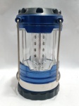 Lampião de camping portátil com 12 LEDs de cor azul. Possui alças de aço inoxidável para transporte ou suspensão em barracas. Funciona com pilhas. Sem testes. Detalhes conforme fotos, _(ºLº)_ Caso necessite, tire todas suas dúvidas via atendimento personalizado por WhatsApp: (11) 98681-9377. Não deixe para última hora! Antecipadamente agradecemos pelo seu lance. Sem testes ou garantias futuras de originalidade, funcionalidade, material ou procedência.