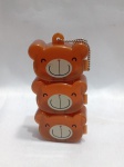 Caixa organizadora de acrílico em formato de urso com três compartimentos conectados. Aprox. 1,5 x 4,5 x 9cm. Detalhes conforme fotos, _(ºLº)_ Caso necessite, tire todas suas dúvidas via atendimento personalizado por WhatsApp: (11) 98681-9377. Não deixe para última hora! Antecipadamente agradecemos pelo seu lance. Sem testes ou garantias futuras de originalidade, funcionalidade, material ou procedência.