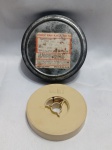 Filme cinematográfico antigo de 35mm. Marca Agfa-Gevaert, produzido na Bélgica. Modelo Copex Pan A.H.U. Tri 13 acondicionado em lata de metal contendo etiquetas originais e marcações manuscritas. Detalhes conforme fotos, _(ºLº)_ Caso necessite, tire todas suas dúvidas via atendimento personalizado por WhatsApp: (11) 98681-9377. Não deixe para última hora! Antecipadamente agradecemos pelo seu lance. Sem testes ou garantias futuras de originalidade, funcionalidade, material ou procedência.
