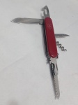 VICTORINOX - Antigo Canivete suiço Victorinox modelo com serrote. Possui uma lâmina grande e uma serra de madeira, ideal para atividades ao ar livre. Detalhes conforme fotos, _(ºLº)_ Caso necessite, tire todas suas dúvidas via atendimento personalizado por WhatsApp: (11) 98681-9377. Não deixe para última hora! Antecipadamente agradecemos pelo seu lance. Sem testes ou garantias futuras de originalidade, funcionalidade, material ou procedência.