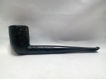 Cachimbo Captain Kidd - C.K, de tabaco estilo Billiard, com acabamento jateado escuro, fabricado na Inglaterra. Possui uma rachadura aparente na piteira. Detalhes conforme fotos, _(ºLº)_ Caso necessite, tire todas suas dúvidas via atendimento personalizado por WhatsApp: (11) 98681-9377. Não deixe para última hora! Antecipadamente agradecemos pelo seu lance. Sem testes ou garantias futuras de originalidade, funcionalidade, material ou procedência.