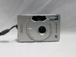 Câmera fotográfica analógica Canon Elph LT prateada. Sem testes. Detalhes conforme fotos, _(ºLº)_ Caso necessite, tire todas suas dúvidas via atendimento personalizado por WhatsApp: (11) 98681-9377. Não deixe para última hora! Antecipadamente agradecemos pelo seu lance. Sem testes ou garantias futuras de originalidade, material, legitimidade ou procedência.