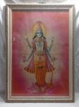 Litografia antiga da década de 1950 representando o Deus Hindu Vishnu em uma moldura de madeira. Aprox. 1,5 x 44,5 x 63cm. Detalhes conforme fotos, _(ºLº)_ Caso necessite, tire todas suas dúvidas via atendimento personalizado por WhatsApp: (11) 98681-9377. Não deixe para última hora! Antecipadamente agradecemos pelo seu lance. Sem testes ou garantias futuras de originalidade, material, legitimidade ou procedência.