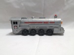 Locomotiva de brinquedo Estrela clássica, modelo prateado com detalhes em vermelho. O brinquedo funciona a pilha (AA) e mede aproximadamente 16 a 17 cm de comprimento. Detalhes conforme fotos, _(ºLº)_ Caso necessite, tire todas suas dúvidas via atendimento personalizado por WhatsApp: (11) 98681-9377. Não deixe para última hora! Antecipadamente agradecemos pelo seu lance. Sem testes ou garantias futuras de originalidade, material, legitimidade ou procedência.