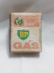 Caixa de fósforos antiga e colecionável da marca combustíveis BP. Detalhes conforme fotos, _(ºLº)_ Caso necessite, tire todas suas dúvidas via atendimento personalizado por WhatsApp: (11) 98681-9377. Não deixe para última hora! Antecipadamente agradecemos pelo seu lance. Sem testes ou garantias futuras de originalidade, material, legitimidade ou procedência.