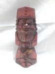 Estátua tradicional de madeira do povo Ainu de Hokkaido, Japão, conhecida como Nipopo.  Nipopo se traduz aproximadamente como "pequeno filho da árvore" e é considerada uma boneca amuleto para trazer felicidade e boa sorte. Aprox. 6,5 x 17cm. Detalhes conforme fotos, _(ºLº)_ Caso necessite, tire todas suas dúvidas via atendimento personalizado por WhatsApp: (11) 98681-9377. Não deixe para última hora! Antecipadamente agradecemos pelo seu lance. Sem testes ou garantias futuras de originalidade, material, legitimidade ou procedência.