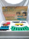 FERROMODELISMO BRINQUEDOS ESTRELA - Conjunto de trem de brinquedo clássico Big Trem da Estrela dos anos 80, posicionado em seu berço de isopor original. Detalhes conforme fotos, _(ºLº)_ Caso necessite, tire todas suas dúvidas via atendimento personalizado por WhatsApp: (11) 98681-9377. Não deixe para última hora! Antecipadamente agradecemos pelo seu lance. Sem testes ou garantias futuras de originalidade, material ou procedência.