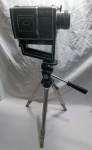 Câmera de filmagem vintage GAF SS 505 XL Super 8 com tripé. Detalhes conforme fotos, _(ºLº)_ Caso necessite, tire todas suas dúvidas via atendimento personalizado por WhatsApp: (11) 98681-9377. Não deixe para última hora! Antecipadamente agradecemos pelo seu lance. Sem testes ou garantias futuras de originalidade, material, legitimidade ou procedência.