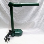 Luminária de mesa articulável, modelo Pelicano, na cor verde. Detalhes conforme fotos, _(ºLº)_ Caso necessite, tire todas suas dúvidas via atendimento personalizado por WhatsApp: (11) 98681-9377. Não deixe para última hora! Antecipadamente agradecemos pelo seu lance. Sem testes ou garantias futuras de originalidade, material, legitimidade ou procedência.