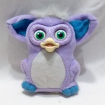 Brinquedo de pelúcia Furby roxa colecionável da coleção de brindes do McDonald's de 2006. Detalhes conforme fotos, _(ºLº)_ Caso necessite, tire todas suas dúvidas via atendimento personalizado por WhatsApp: (11) 98681-9377. Não deixe para última hora! Antecipadamente agradecemos pelo seu lance. Sem testes ou garantias futuras de originalidade, material, legitimidade ou procedência.