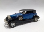 Miniatura colecionável de um carro antigo, especificamente um modelo conversível com capota fechada e estepe lateral. Detalhes conforme fotos, _(ºLº)_ Caso necessite, tire todas suas dúvidas via atendimento personalizado por WhatsApp: (11) 98681-9377. Não deixe para última hora! Antecipadamente agradecemos pelo seu lance. Sem testes ou garantias futuras de originalidade, funcionalidade, material ou procedência.