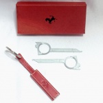 FERRARI - Manual em pendrive com vídeos, e duas chaves do Proprietário do Sistema de Infotainment e Navegação Ferrari 599 GTB Fiorano, Multilíngue. Detalhes conforme fotos, _(ºLº)_ Caso necessite, tire todas suas dúvidas via atendimento personalizado por WhatsApp: (11) 98681-9377. Não deixe para última hora! Antecipadamente agradecemos pelo seu lance. Sem testes, garantias futuras de originalidade, legitimidade, material ou procedência.