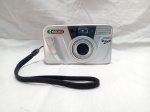 YASHICA - Câmera fotográfica Kyocera/Yashica EZ Zoom, f=38-70mm, analógica. Sem testes. Detalhes conforme fotos, _(ºLº)_ Caso necessite, tire todas suas dúvidas via atendimento personalizado por WhatsApp: (11) 98681-9377. Não deixe para última hora! Antecipadamente agradecemos pelo seu lance. Sem testes ou garantias futuras de originalidade, material ou procedência.